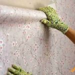 Як клеїти шпалери на флізеліновій основі: детальна інструкція