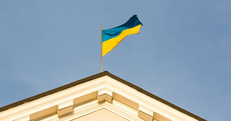 Полномочия военных администраций: закон и практика