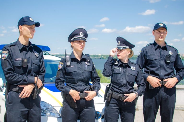 Хто може бути поліцейським в Україні