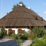 Садиба це комплекс землі, житла і двору
