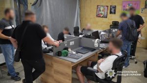 За шахрайські кол-центри в Україні тепер загрожує до 12 років