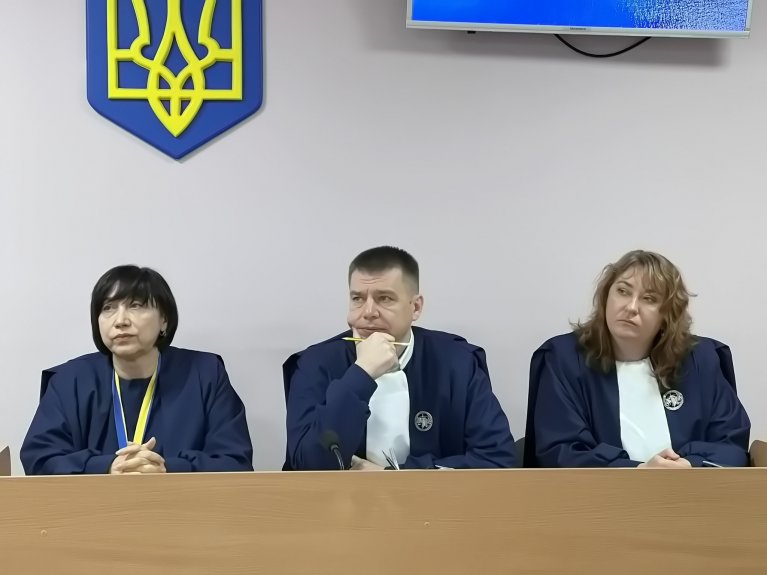 Колегіальний розгляд справи КПК: склад суду і клопотання