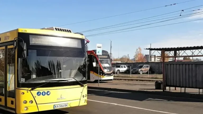 Місцева влада зможе сама визначати роботу транспорту під час тривог