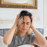 Почему кружится голова, когда встаю с постели