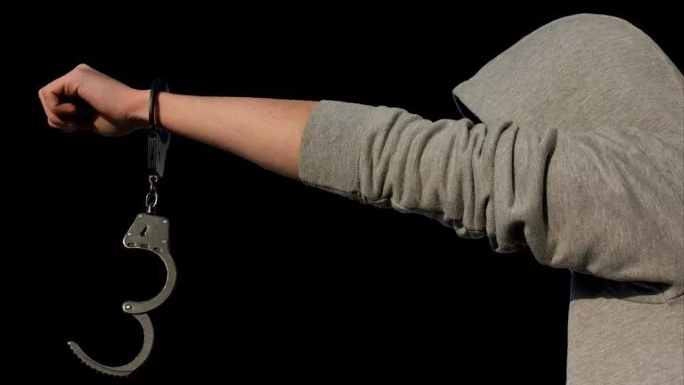 З якого віку настає кримінальна відповідальність в Україні
