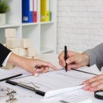 Як виписати людину з квартири законно