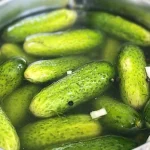 Мариновані огірки швидкого приготування: як зробити хрусткими за годину